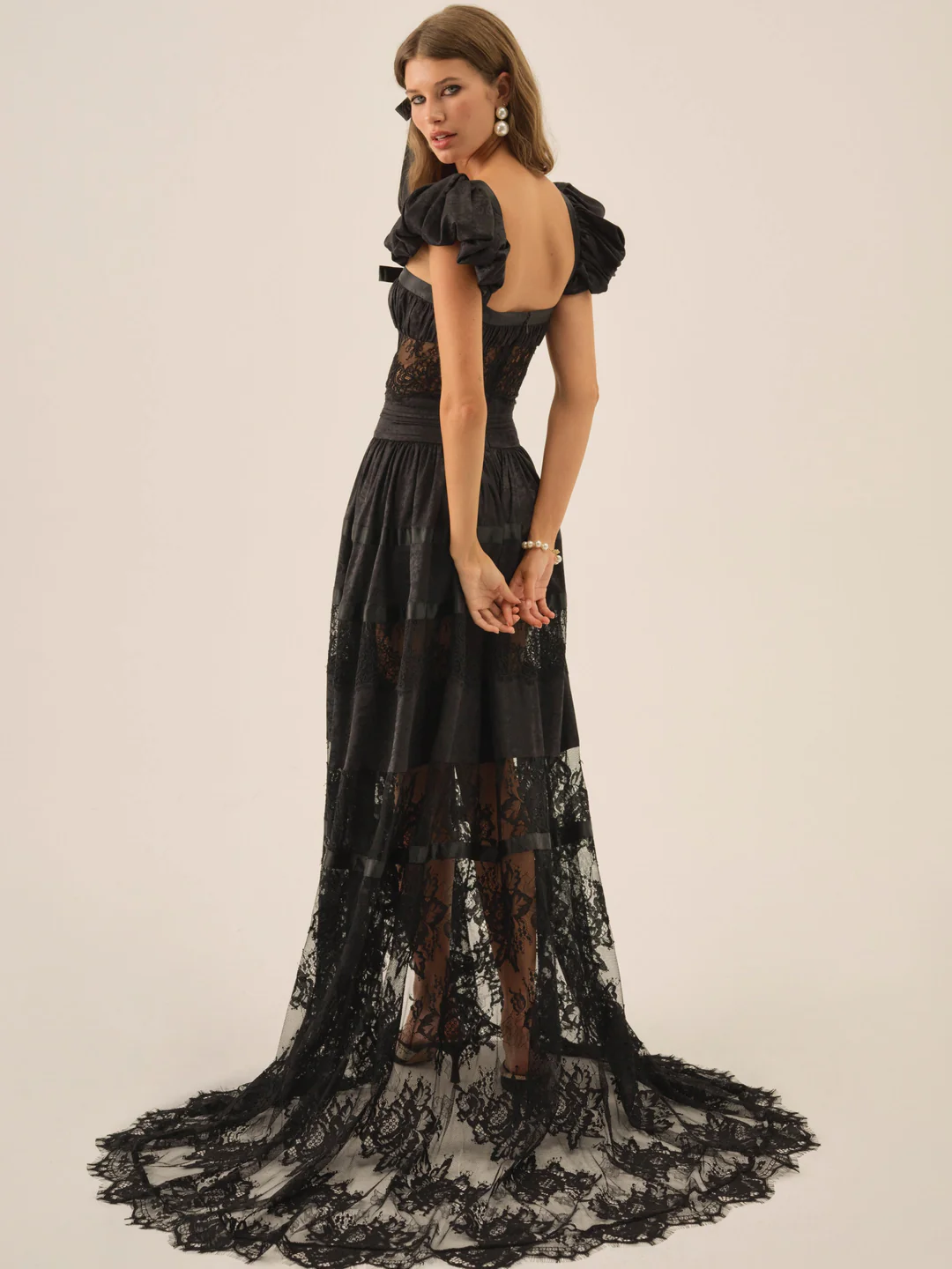 Annabelle Lace Gown — Black